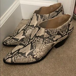 Schultz snakeskin booties - never worn!! Size 9.5